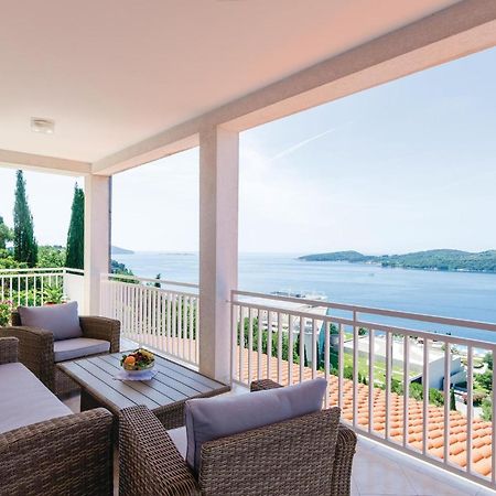 3 Bedroom Beautiful Apartment In Orašac Exteriör bild