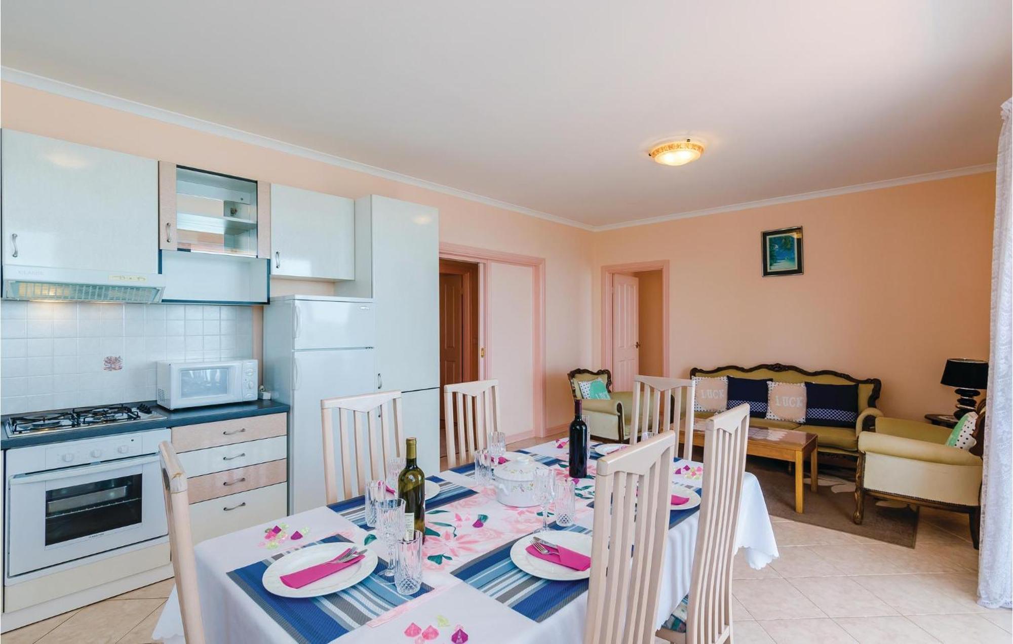 3 Bedroom Beautiful Apartment In Orašac Exteriör bild