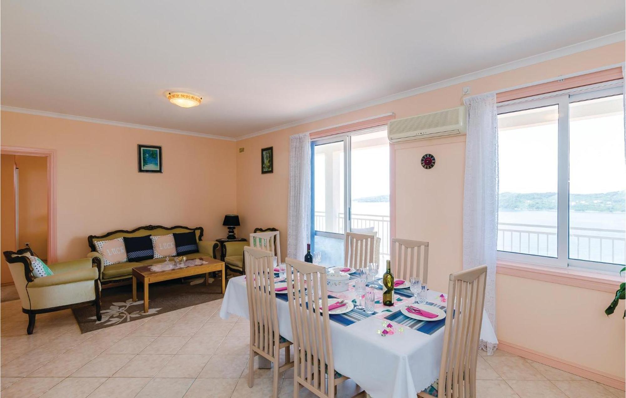 3 Bedroom Beautiful Apartment In Orašac Exteriör bild