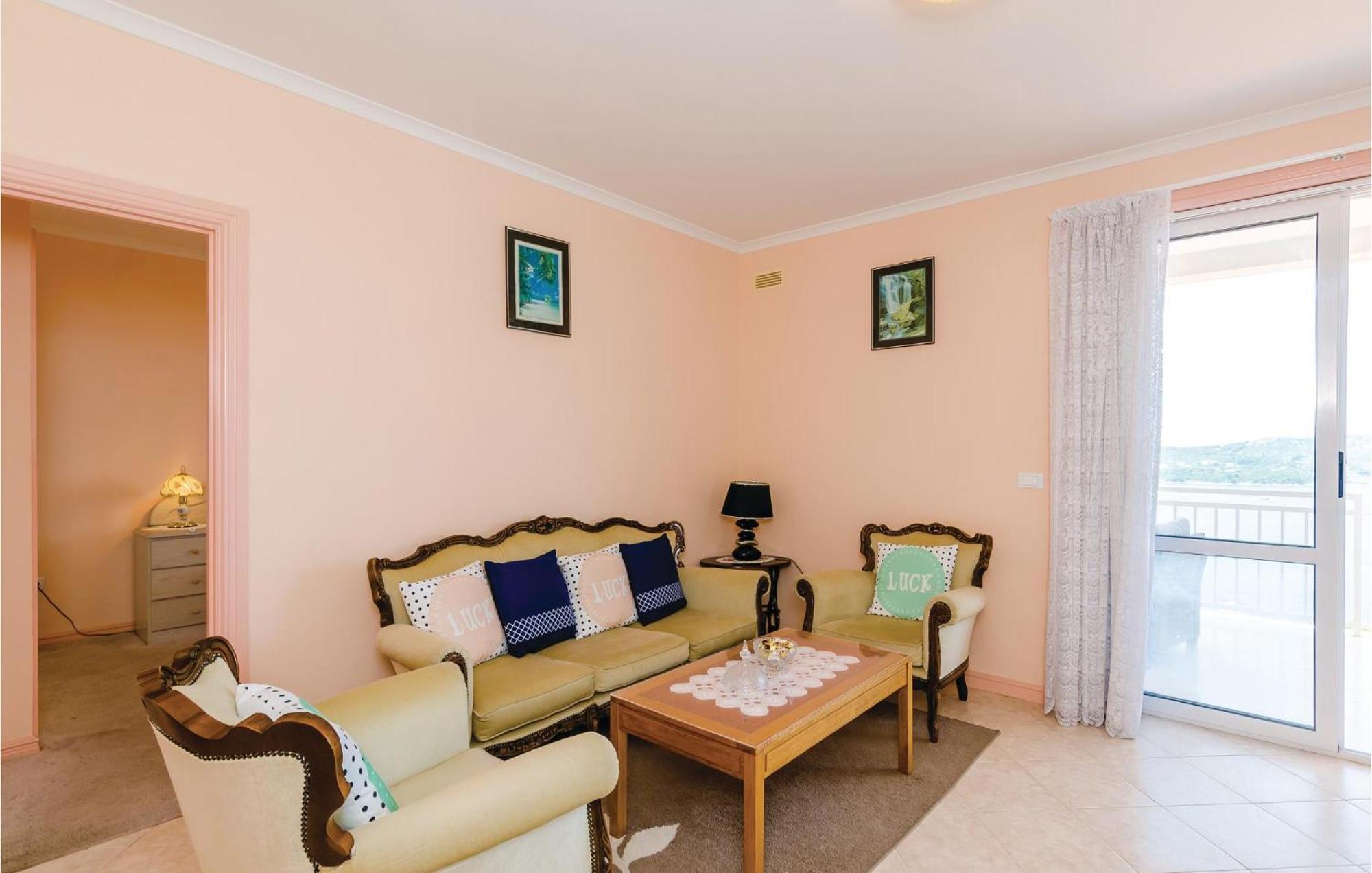 3 Bedroom Beautiful Apartment In Orašac Exteriör bild