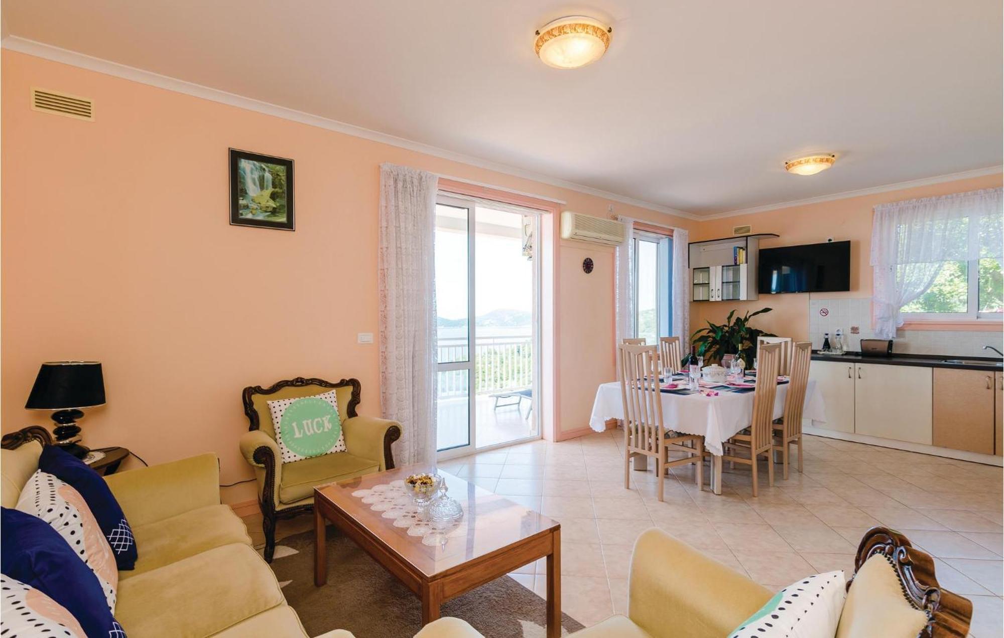 3 Bedroom Beautiful Apartment In Orašac Exteriör bild