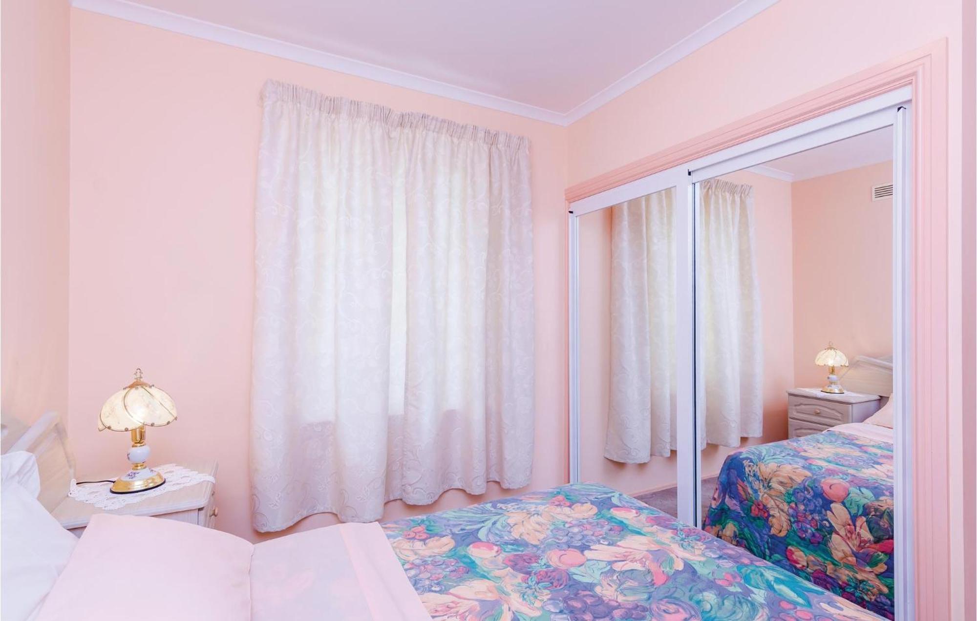3 Bedroom Beautiful Apartment In Orašac Exteriör bild