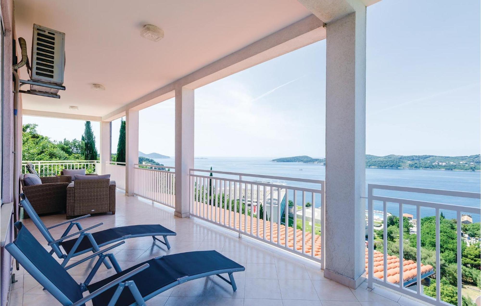3 Bedroom Beautiful Apartment In Orašac Exteriör bild