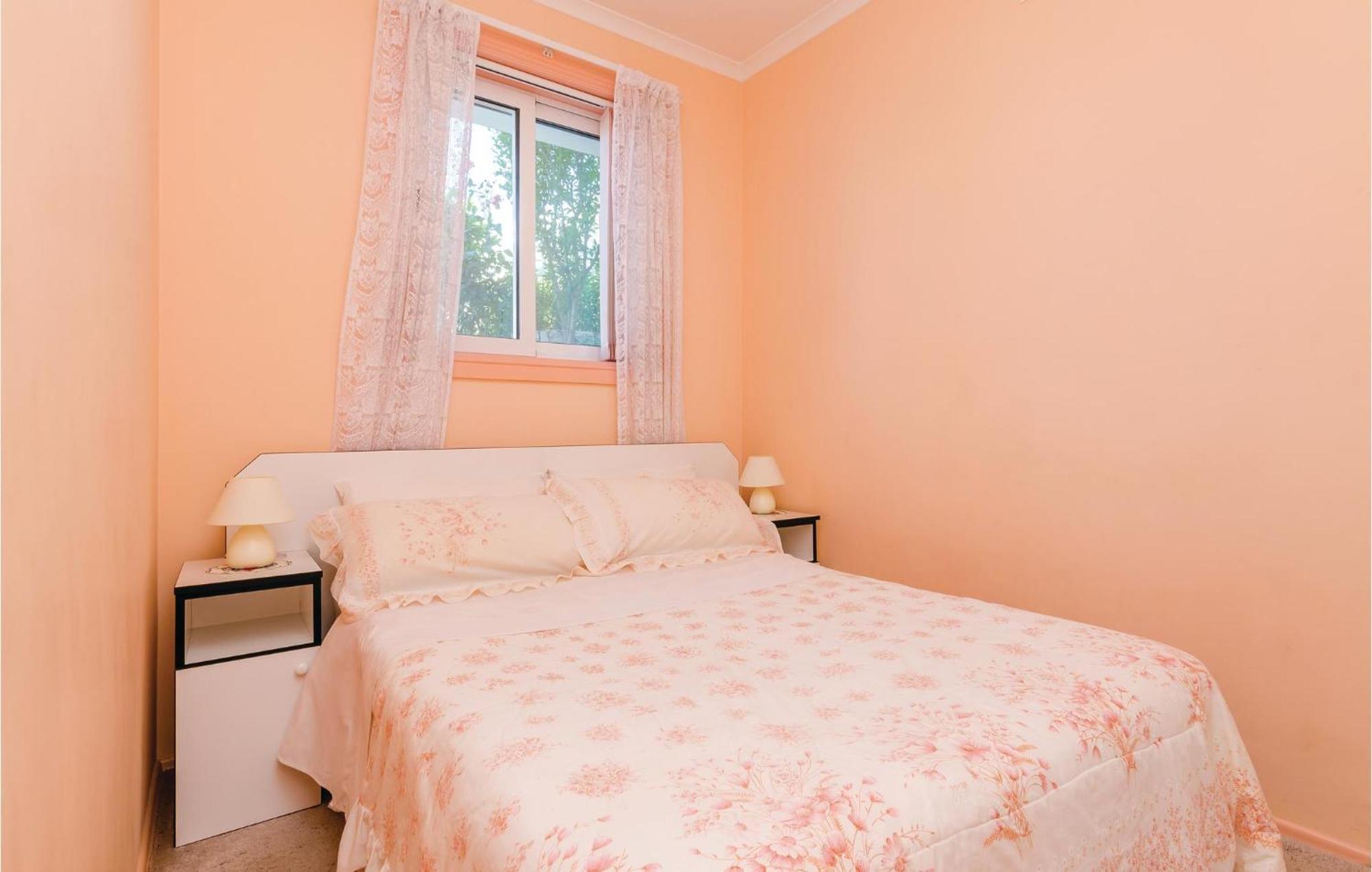 3 Bedroom Beautiful Apartment In Orašac Exteriör bild