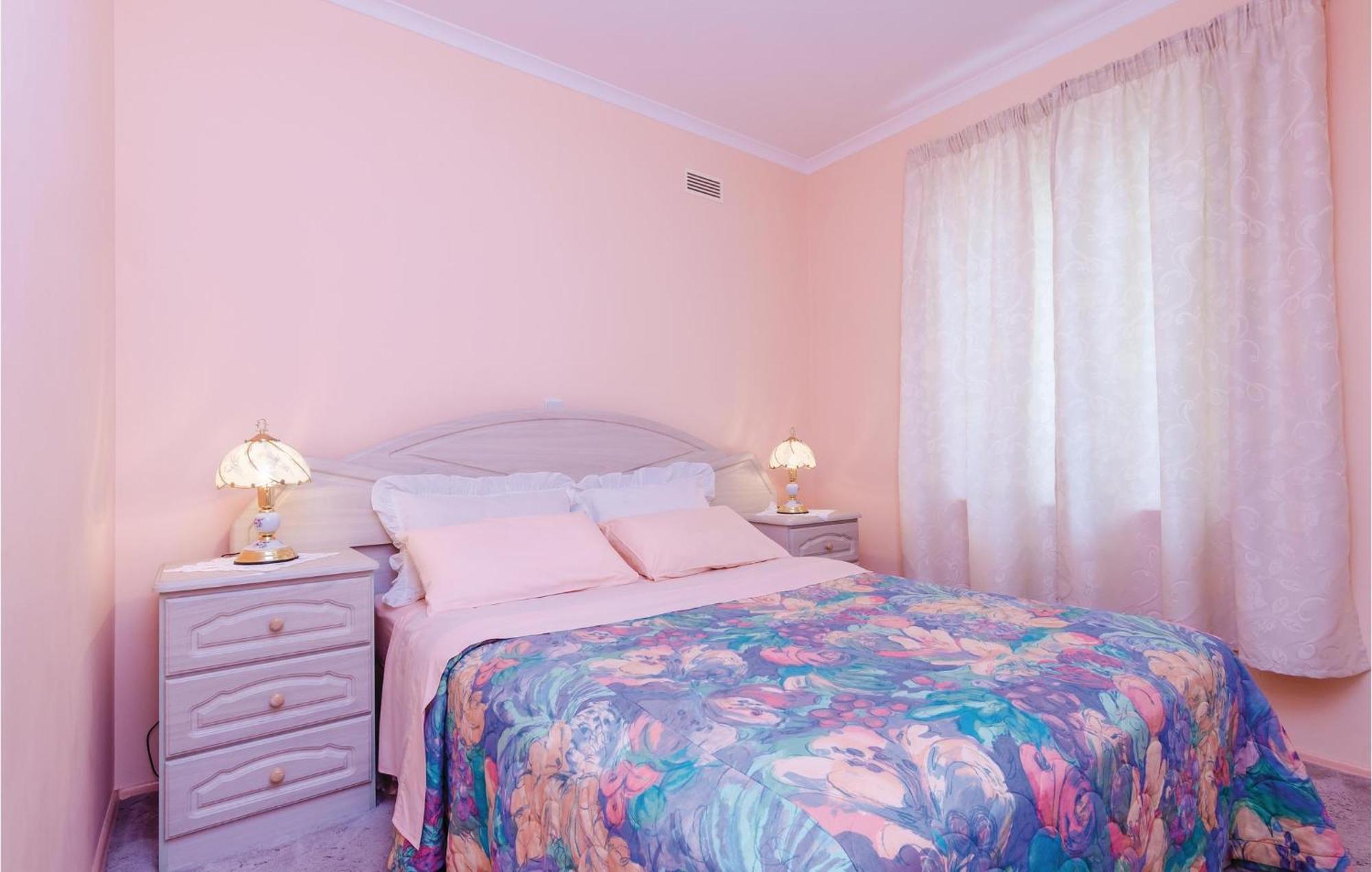 3 Bedroom Beautiful Apartment In Orašac Exteriör bild