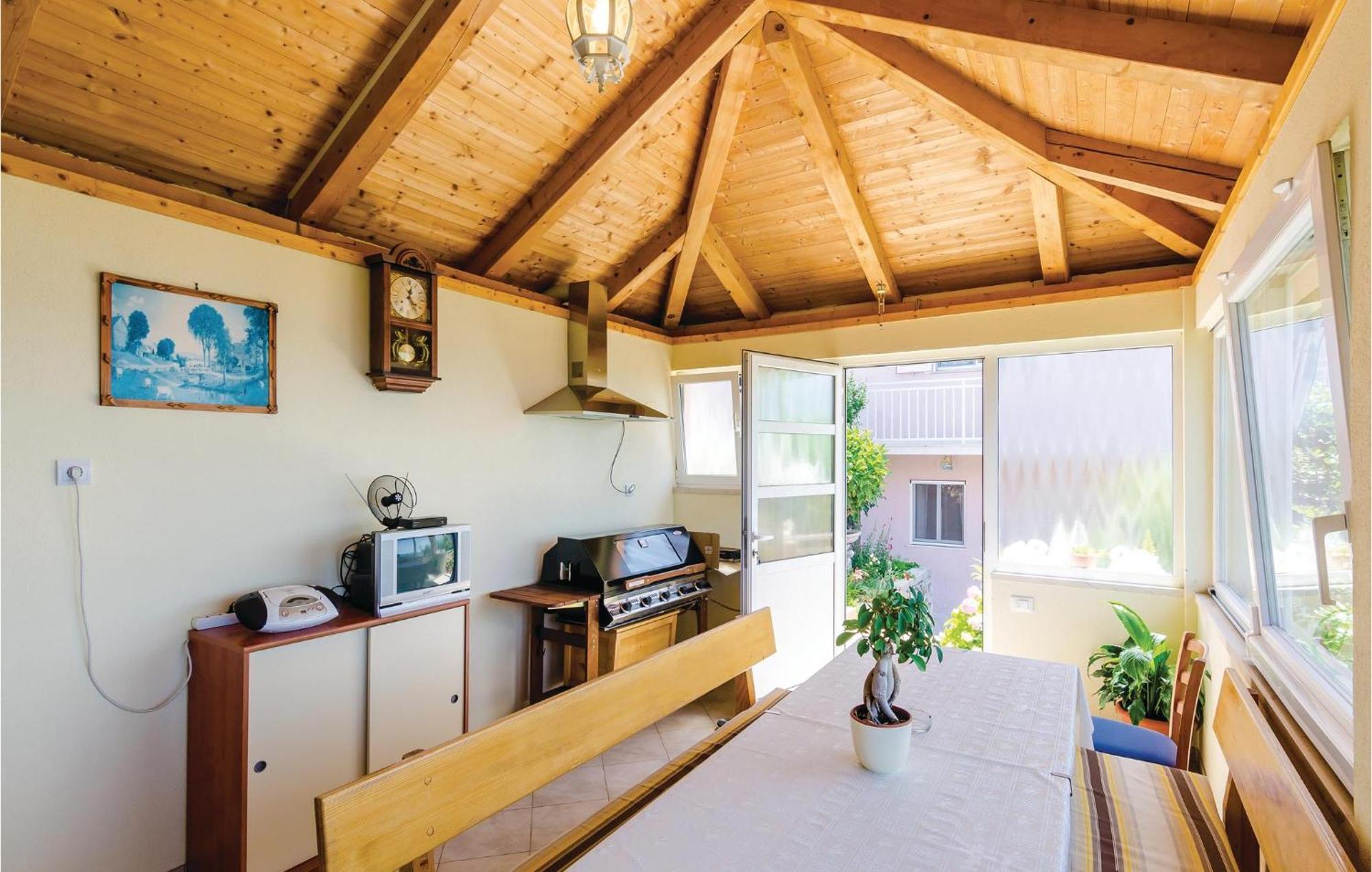 3 Bedroom Beautiful Apartment In Orašac Exteriör bild