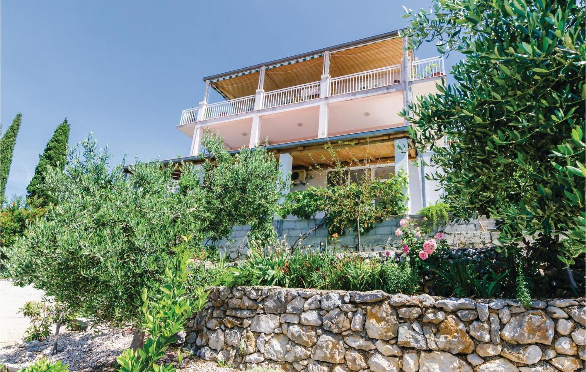 3 Bedroom Beautiful Apartment In Orašac Exteriör bild