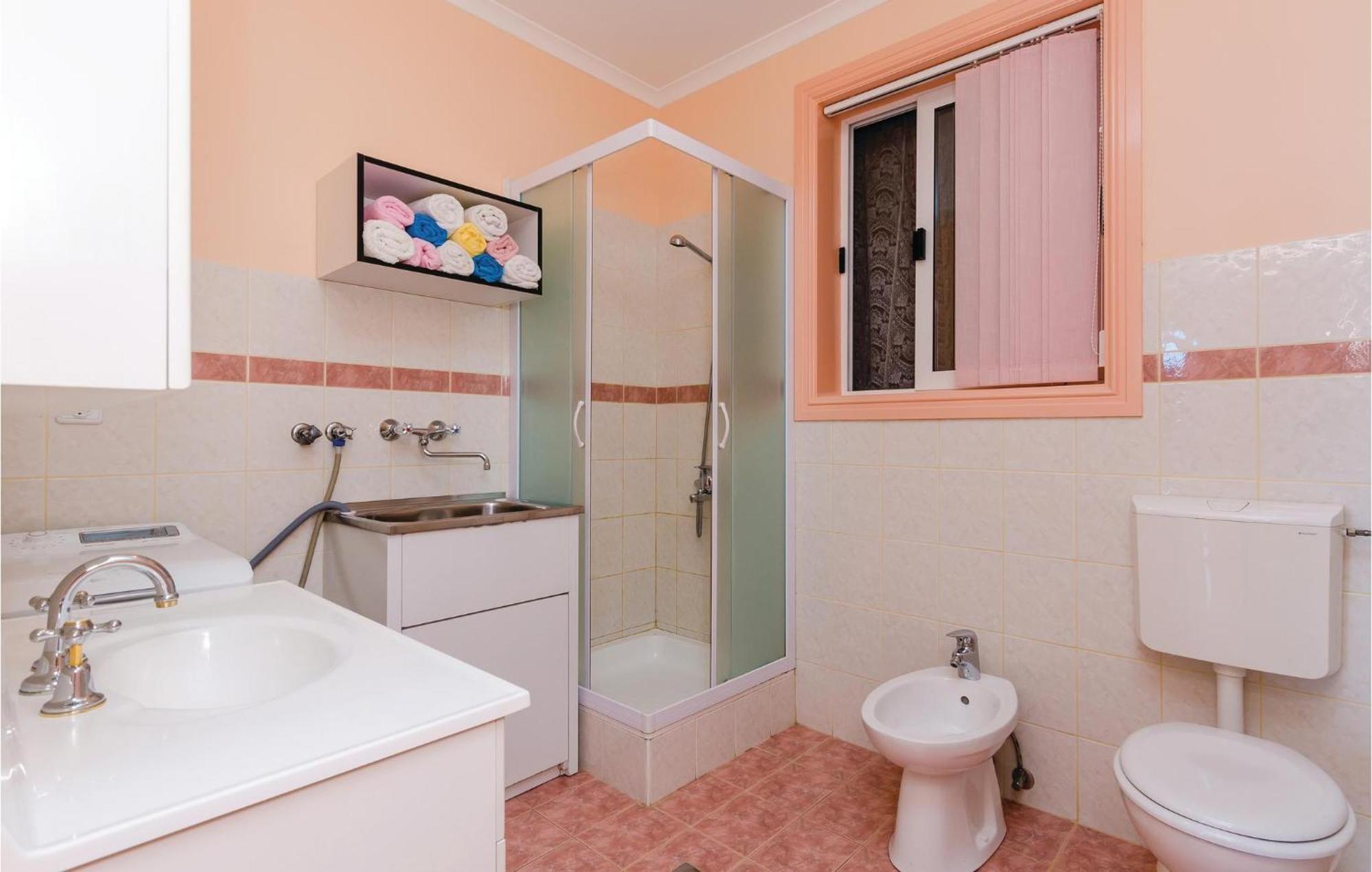 3 Bedroom Beautiful Apartment In Orašac Exteriör bild